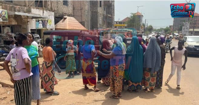 Immagine-WhatsApp-2025-05-29-ore-20.07.13_0055b65b Délestage électrique à Kiroty et Yembeyah : des femmes manifestent dans la rue