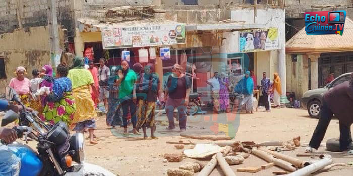 Immagine-WhatsApp-2025-05-29-ore-20.07.15_ee6db396 Délestage électrique à Kiroty et Yembeyah : des femmes manifestent dans la rue