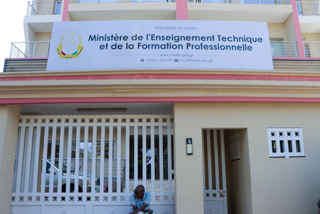Immagine-WhatsApp-2025-06-11-ore-20.42.17_1cbb6aa9 Crise dans l’enseignement technique : les étudiants obtiennent gain de cause