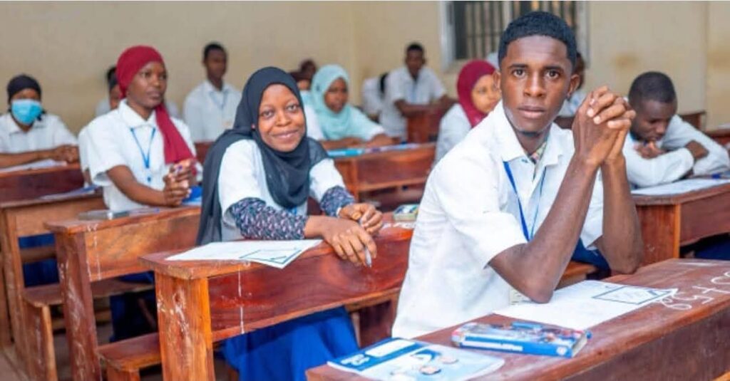 Immagine-WhatsApp-2025-06-23-ore-15.41.52_d7ac15f0-1024x535 Lancement des premières épreuves du baccalauréat unique : plus de 12 000 candidats dont 6 197 filles affrontent les premières épreuves